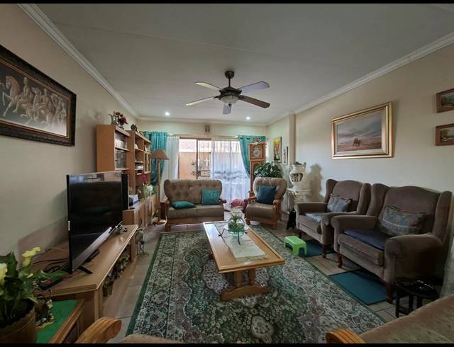 2 BEDROOM RETIREMENT UNIT FOR SALE IN THREE RIVERS